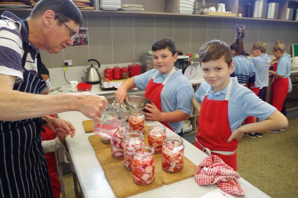 Peter volunteering at Moondah PS