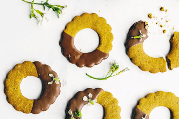 Molasses and Rocket Flower Gingerbread 